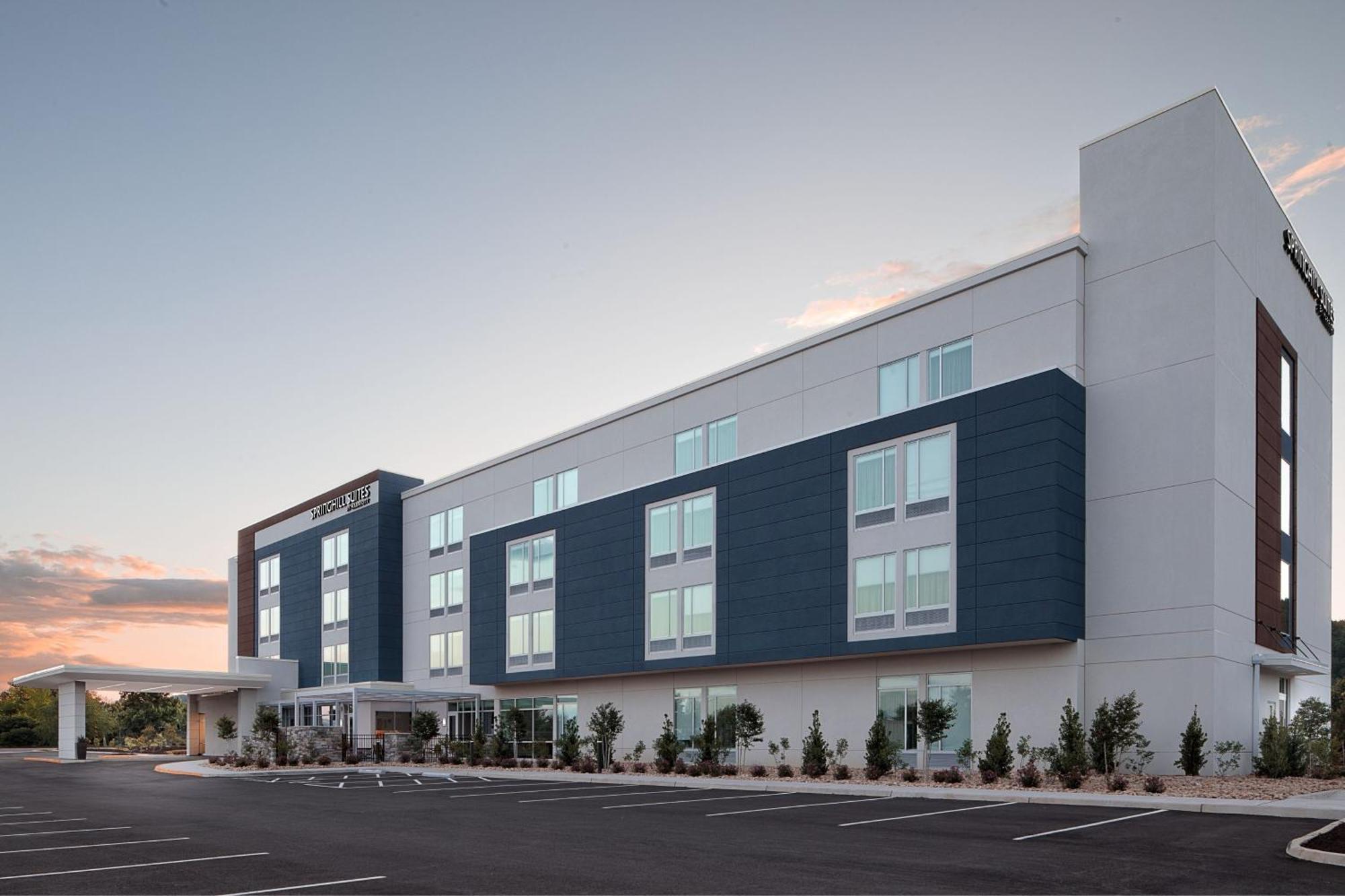 Hotel Springhill By Marriott North Roanoke